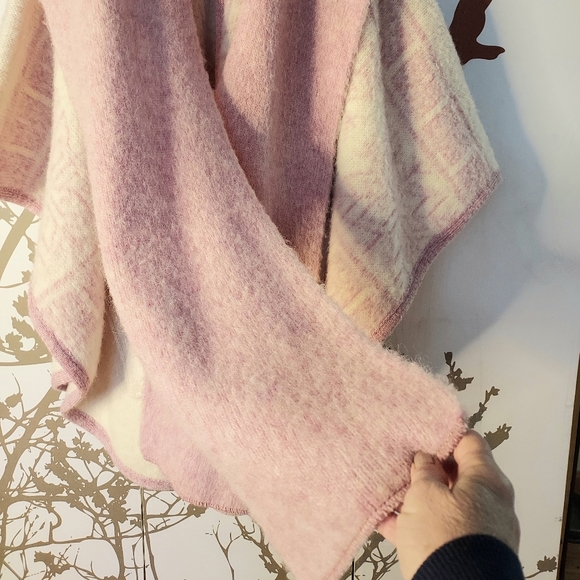 TUNDRA 100% Scandinavian Yarn Virgin Wool Cape... - Picture 6 of 14